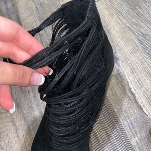 Fergie Wicket Booties - Picture 4 of 5